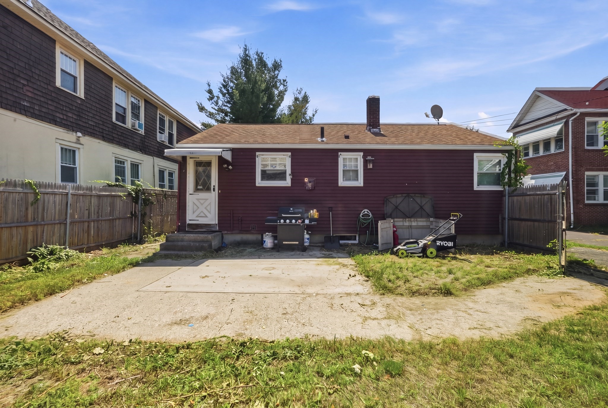 75 Knollwood St Property Photo 21