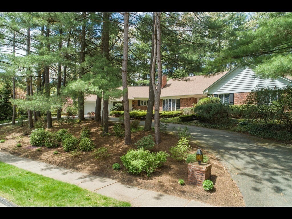 208 Tanglewood Dr Property Photo 1