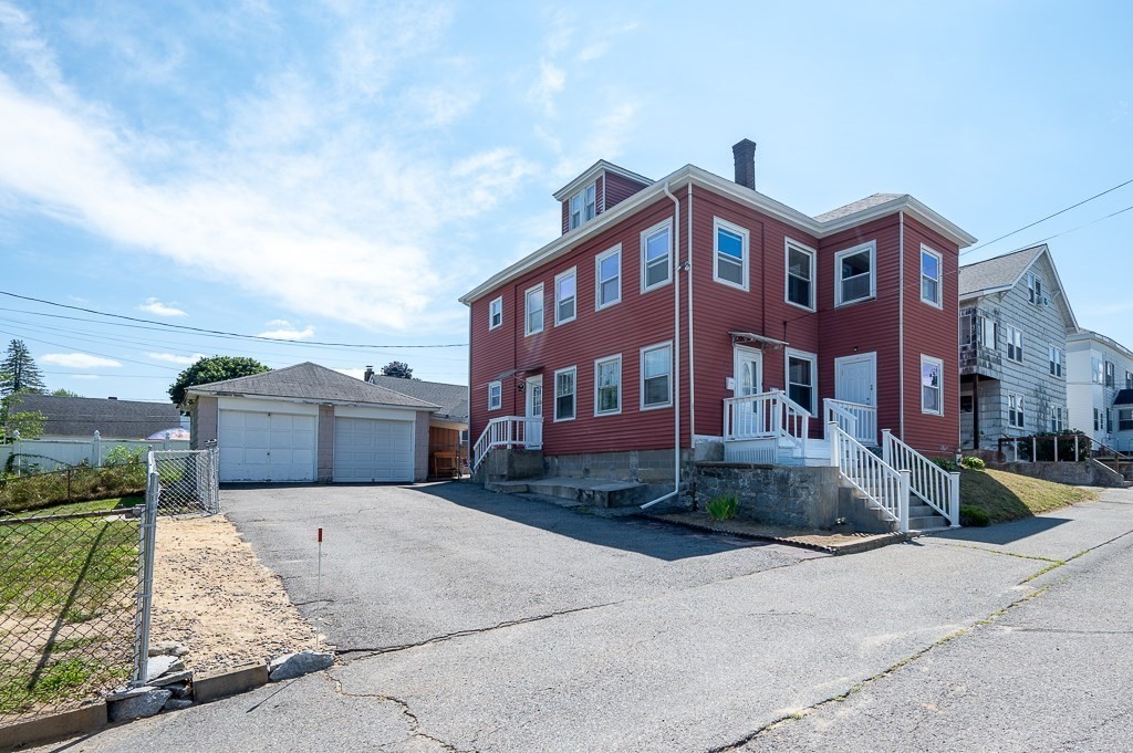 352 Daniels St Property Photo 1