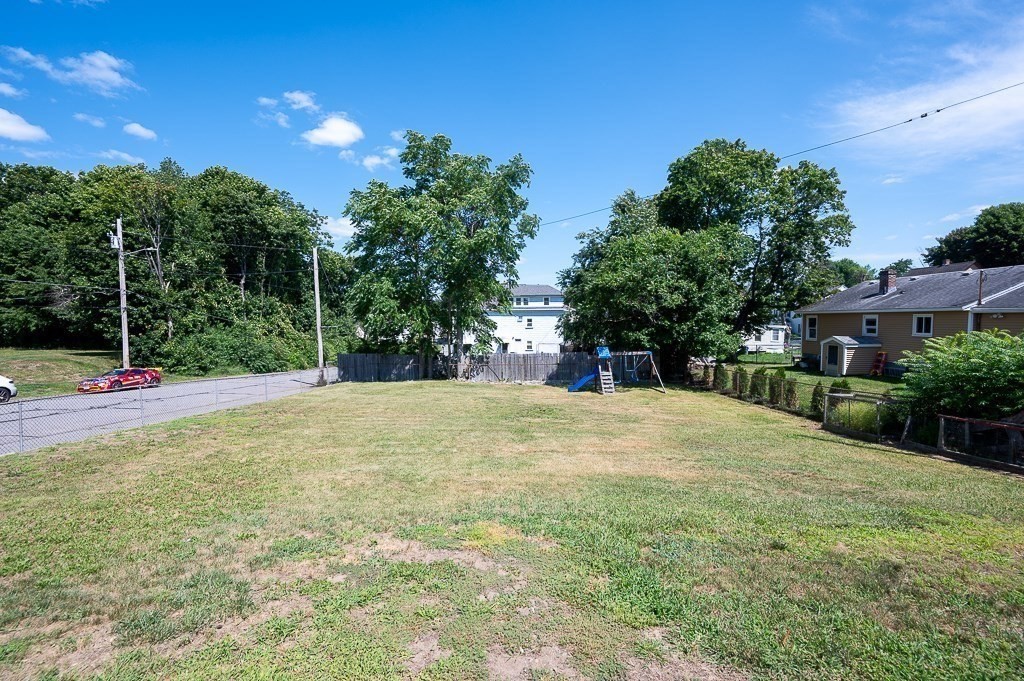 352 Daniels St Property Photo 3