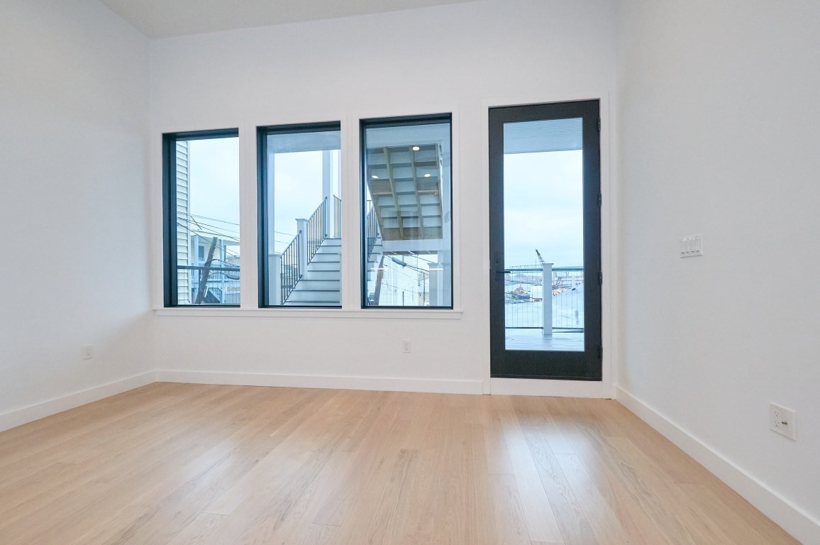 360 Meridian St # 5 Property Photo 4