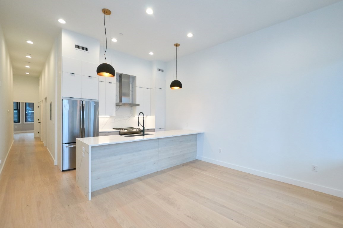 360 Meridian St # 5 Property Photo 6