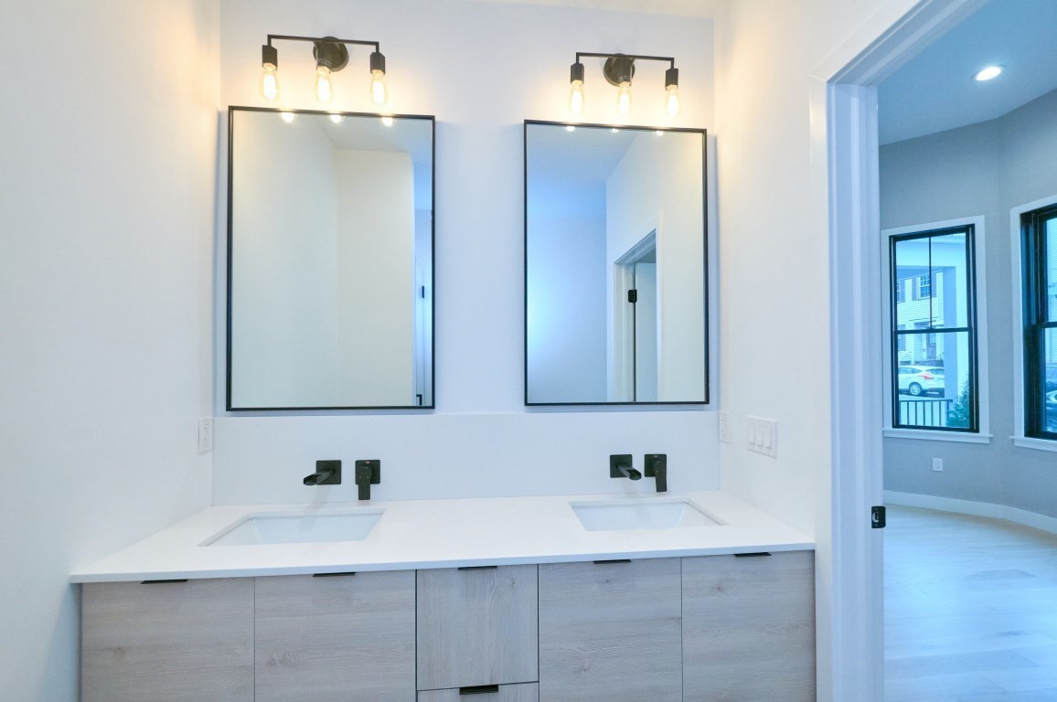 360 Meridian St # 5 Property Photo 8