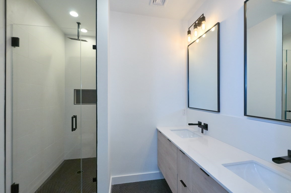 360 Meridian St # 5 Property Photo 9