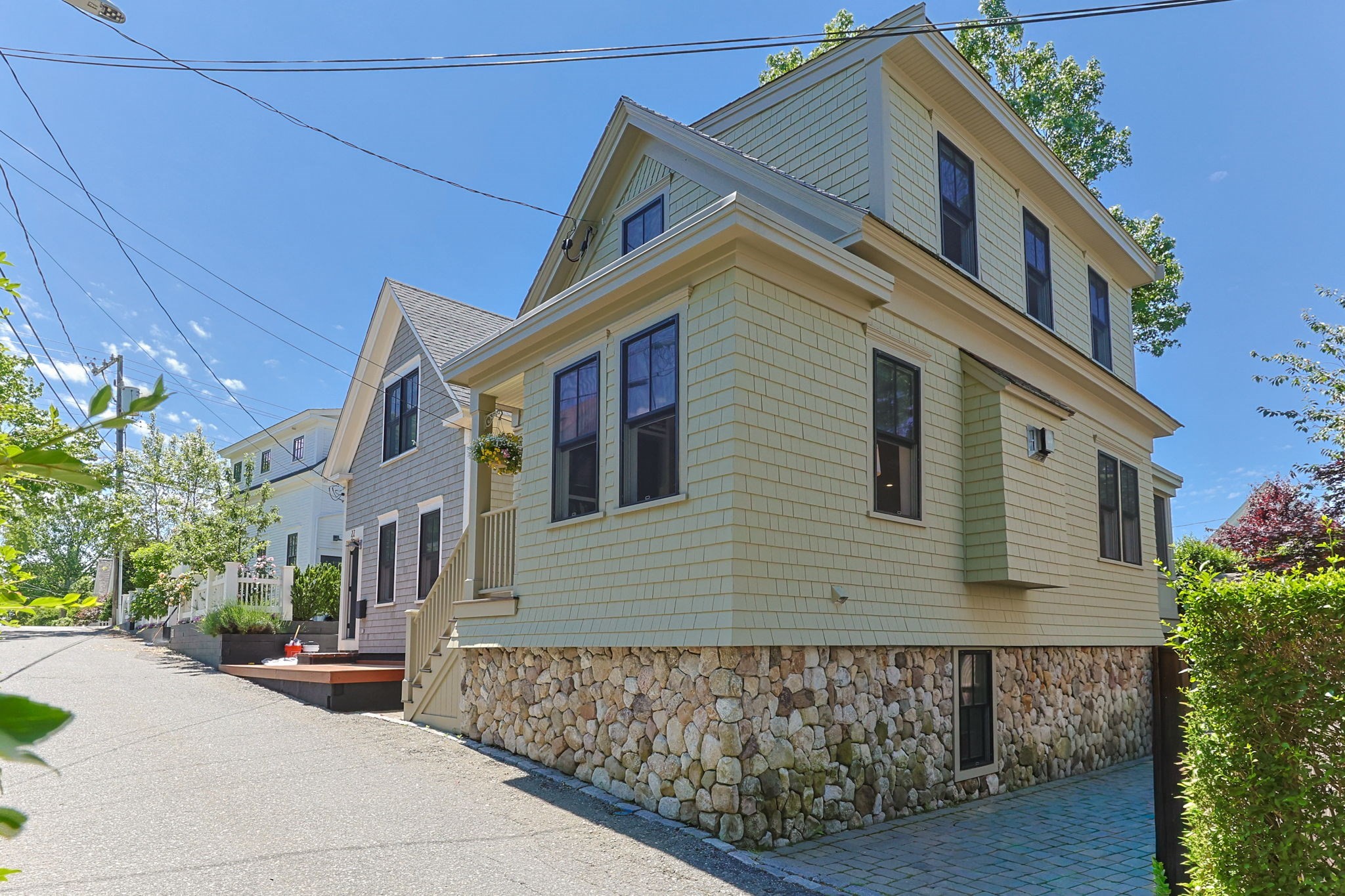 24 Cottage St Property Photo 2