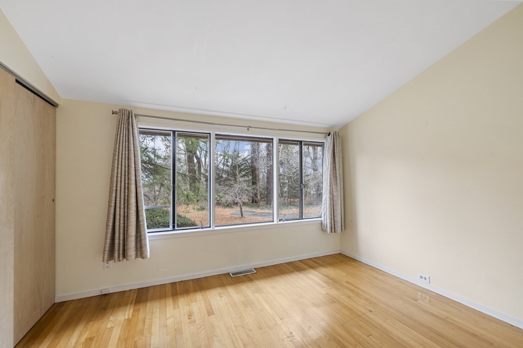 9 Peacock Farm Road Property Photo 12