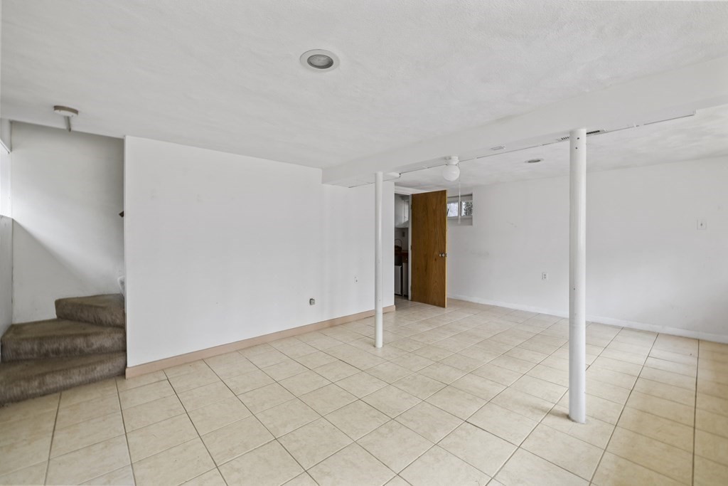 9 Peacock Farm Road Property Photo 15