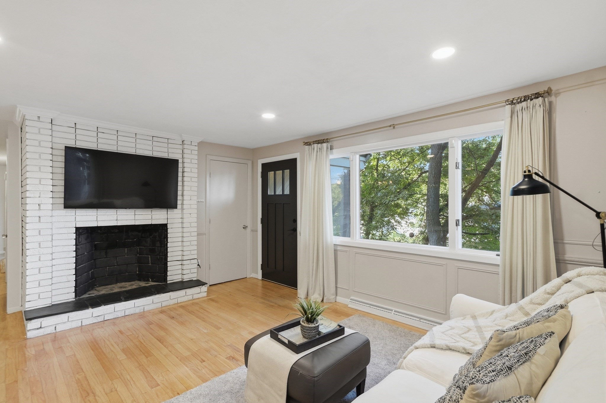 334 Rogers St Property Photo 4