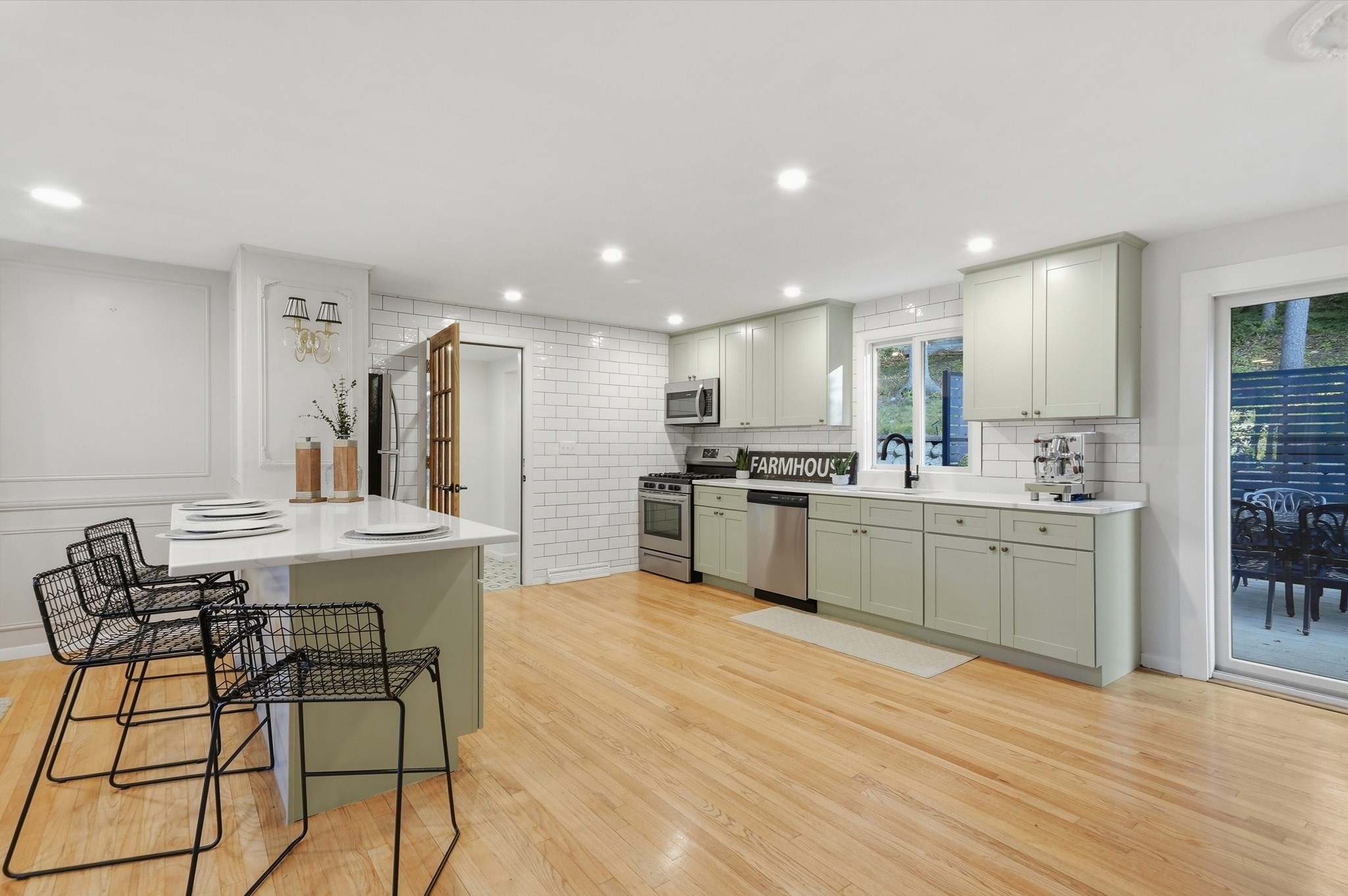 334 Rogers St Property Photo 6