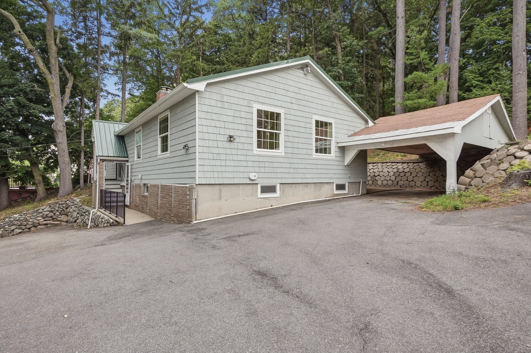 334 Rogers St Property Photo 37