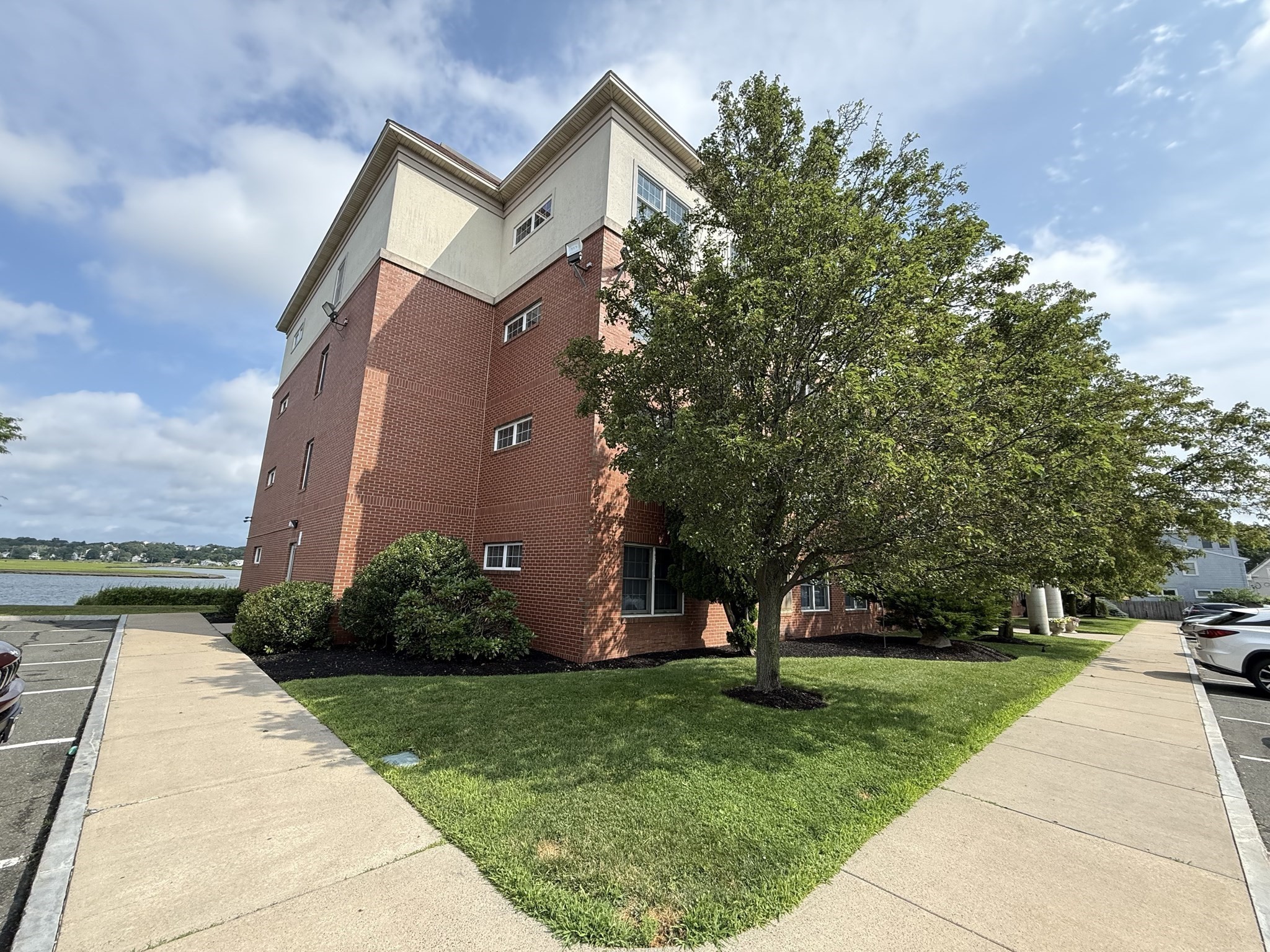 20 Heaths Ct # 401 Property Photo 6