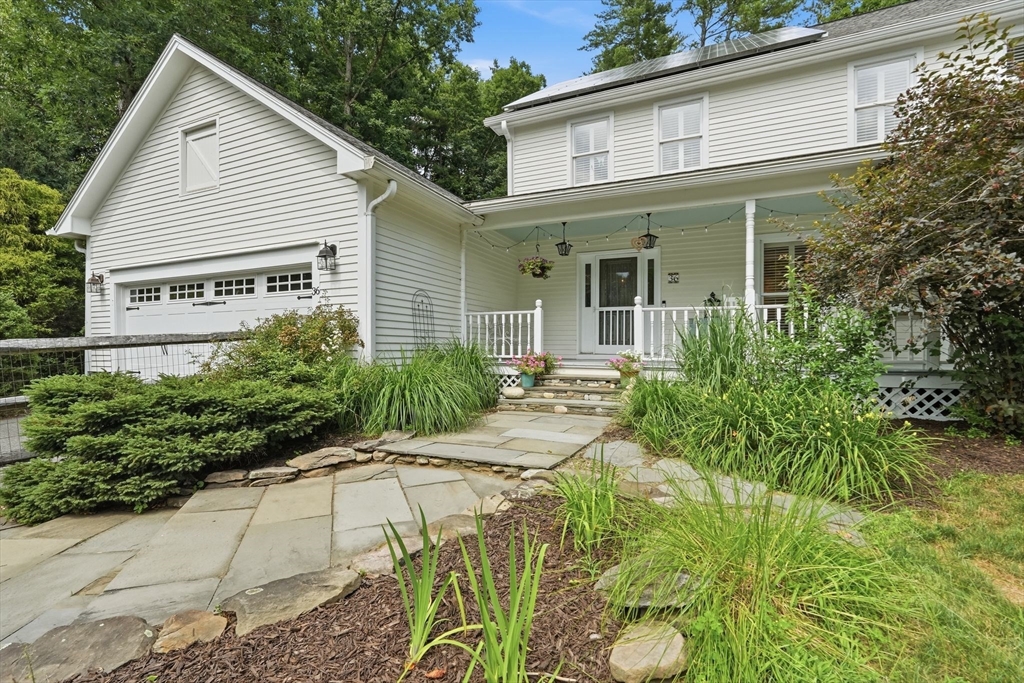 36 Woodlot Rd Property Photo 2