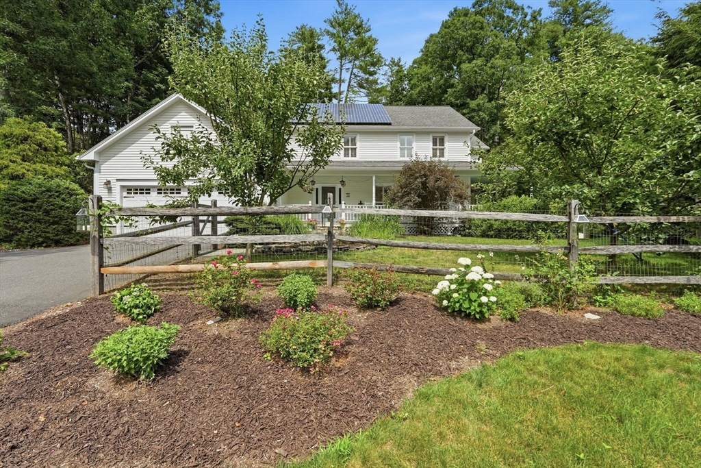 36 Woodlot Rd Property Photo 4