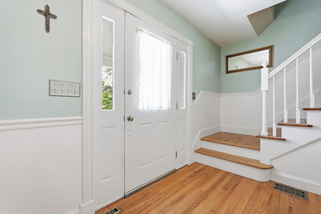 36 Woodlot Rd Property Photo 5