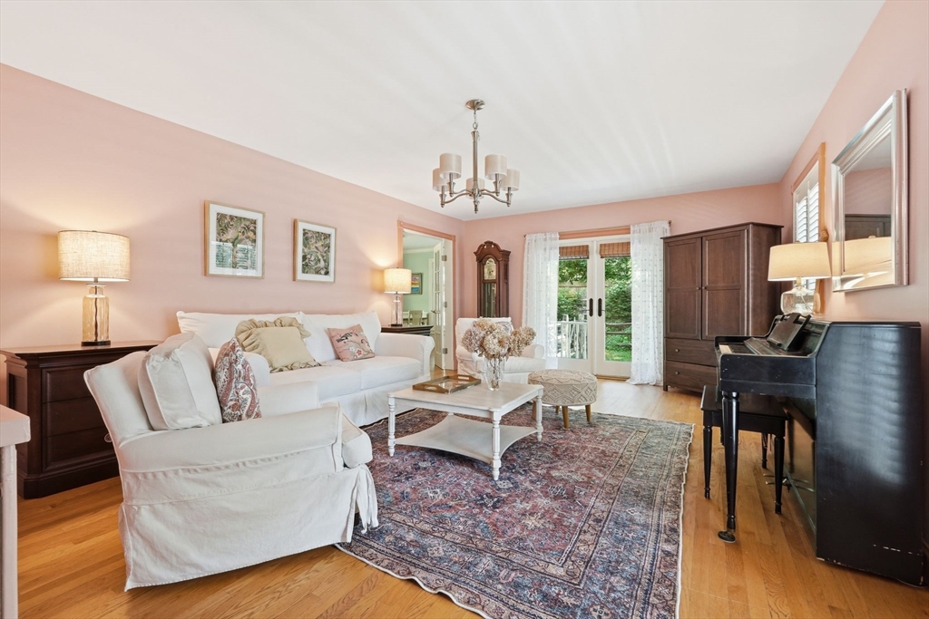 36 Woodlot Rd Property Photo 6