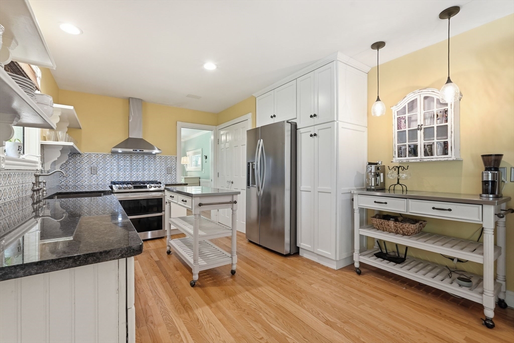 36 Woodlot Rd Property Photo 13