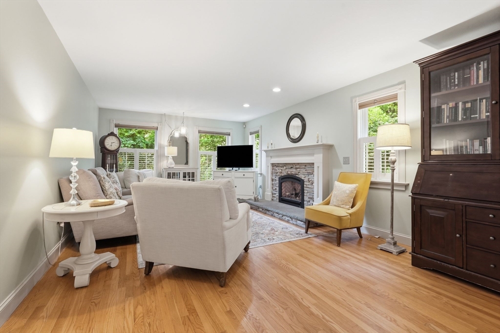 36 Woodlot Rd Property Photo 16