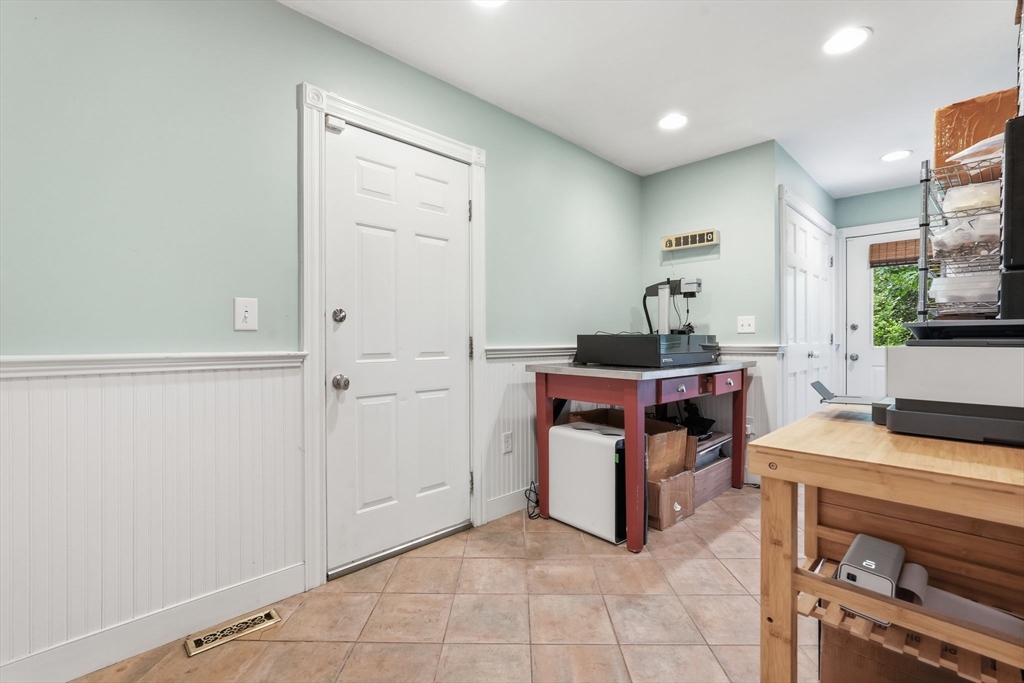 36 Woodlot Rd Property Photo 17