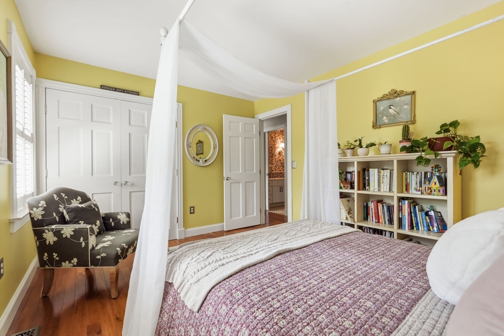 36 Woodlot Rd Property Photo 24