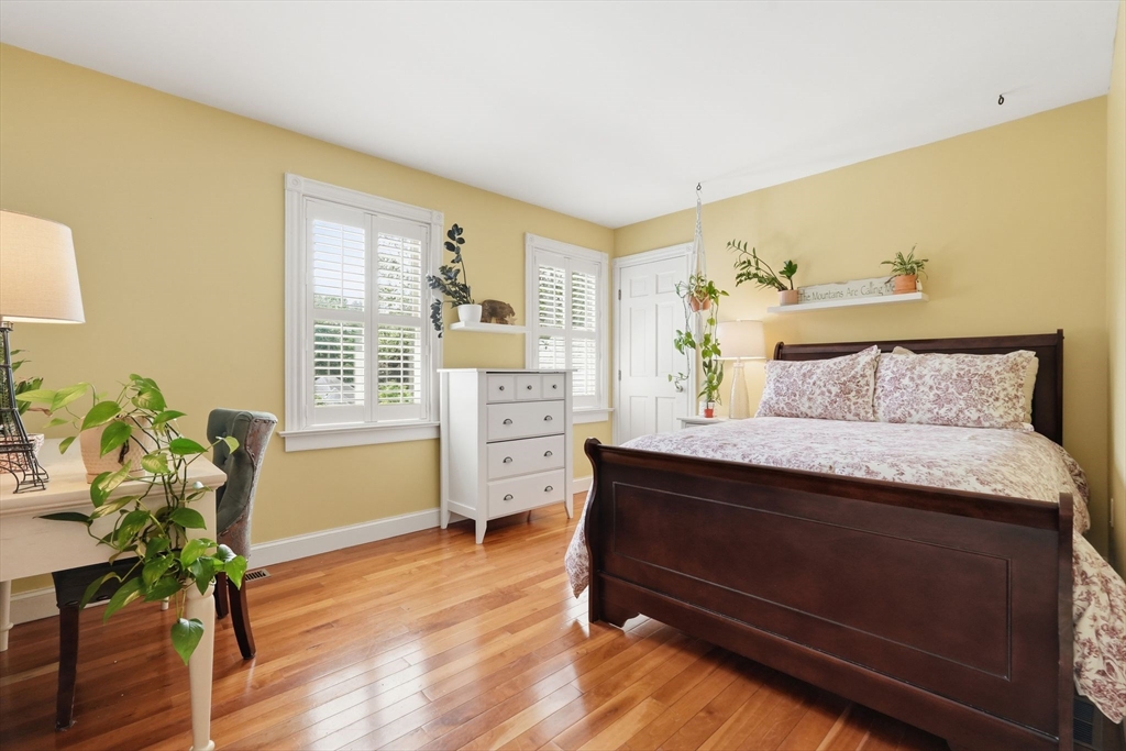 36 Woodlot Rd Property Photo 25