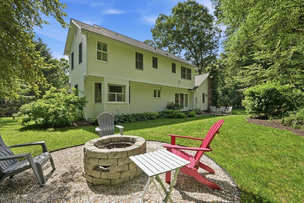 36 Woodlot Rd Property Photo 39