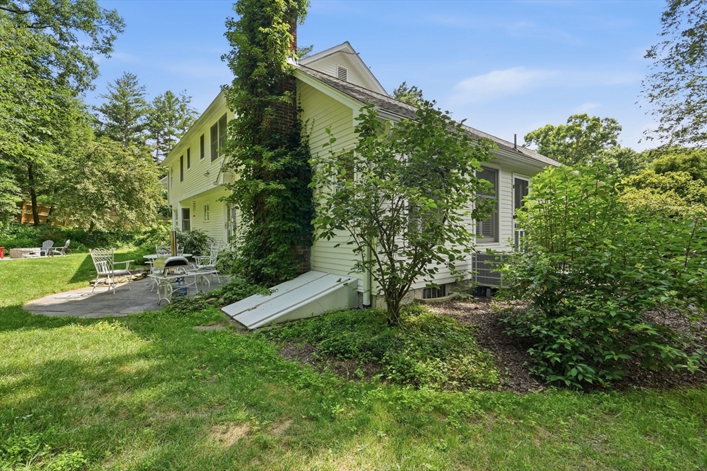 36 Woodlot Rd Property Photo 41