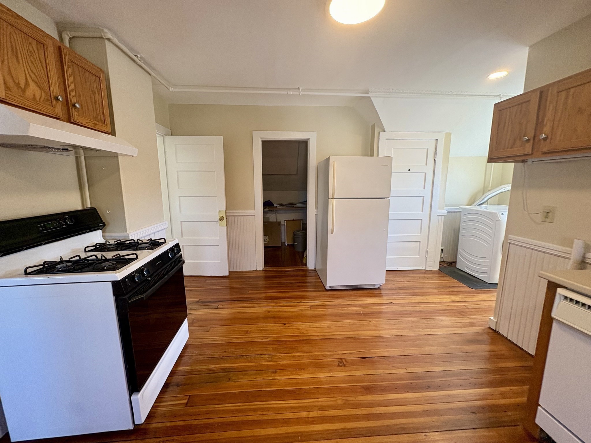 137 Whitwell St # 3 Property Photo 1