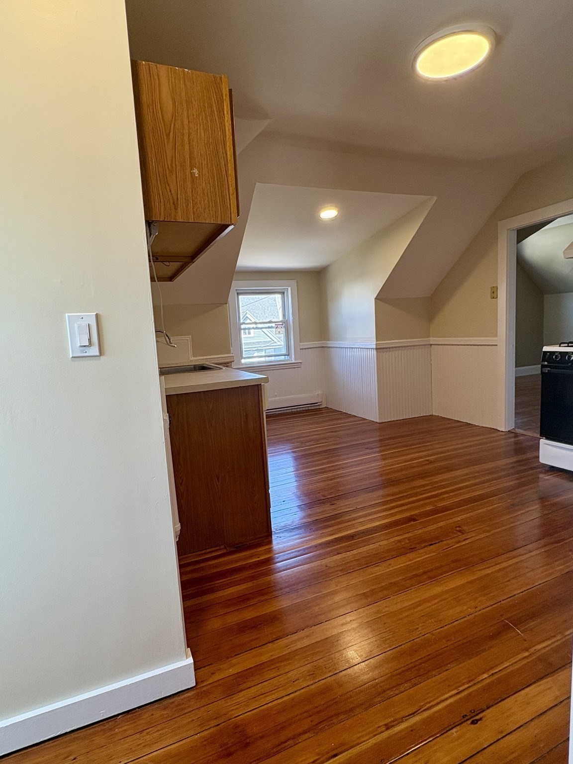 137 Whitwell St # 3 Property Photo 2