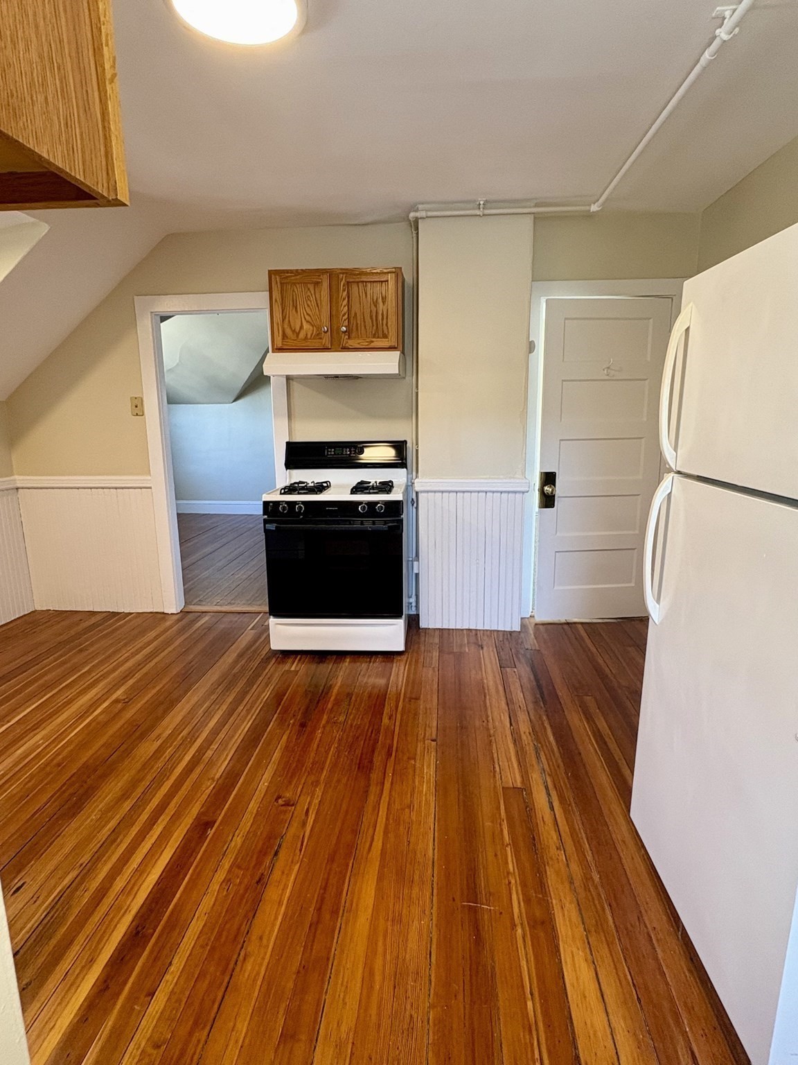 137 Whitwell St # 3 Property Photo 3