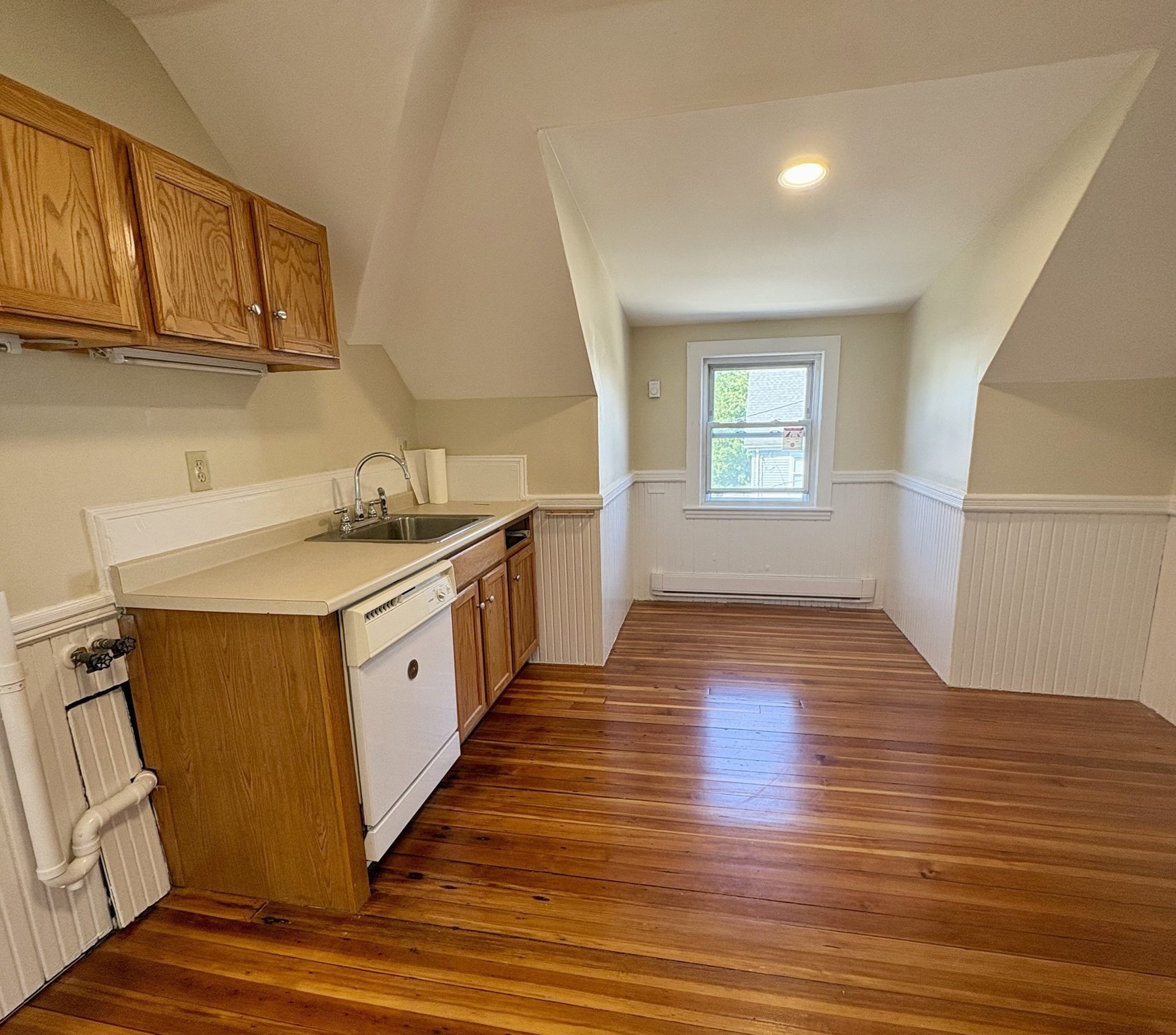 137 Whitwell St # 3 Property Photo 4