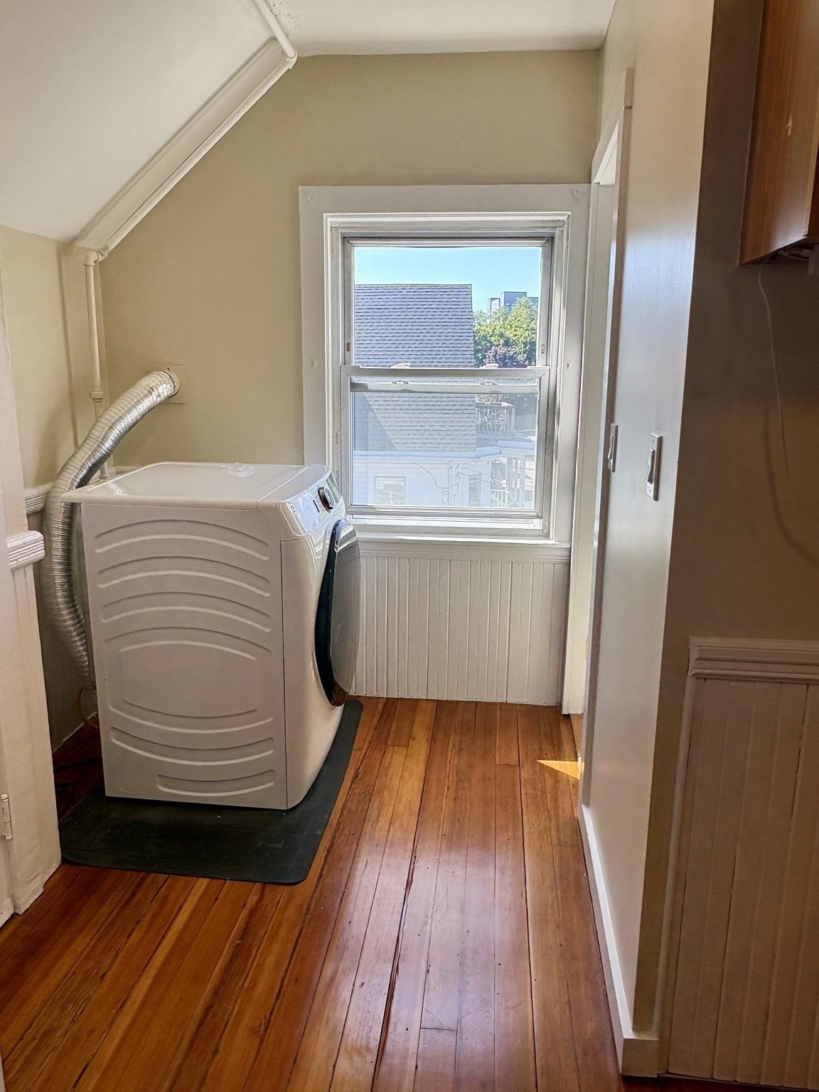 137 Whitwell St # 3 Property Photo 5