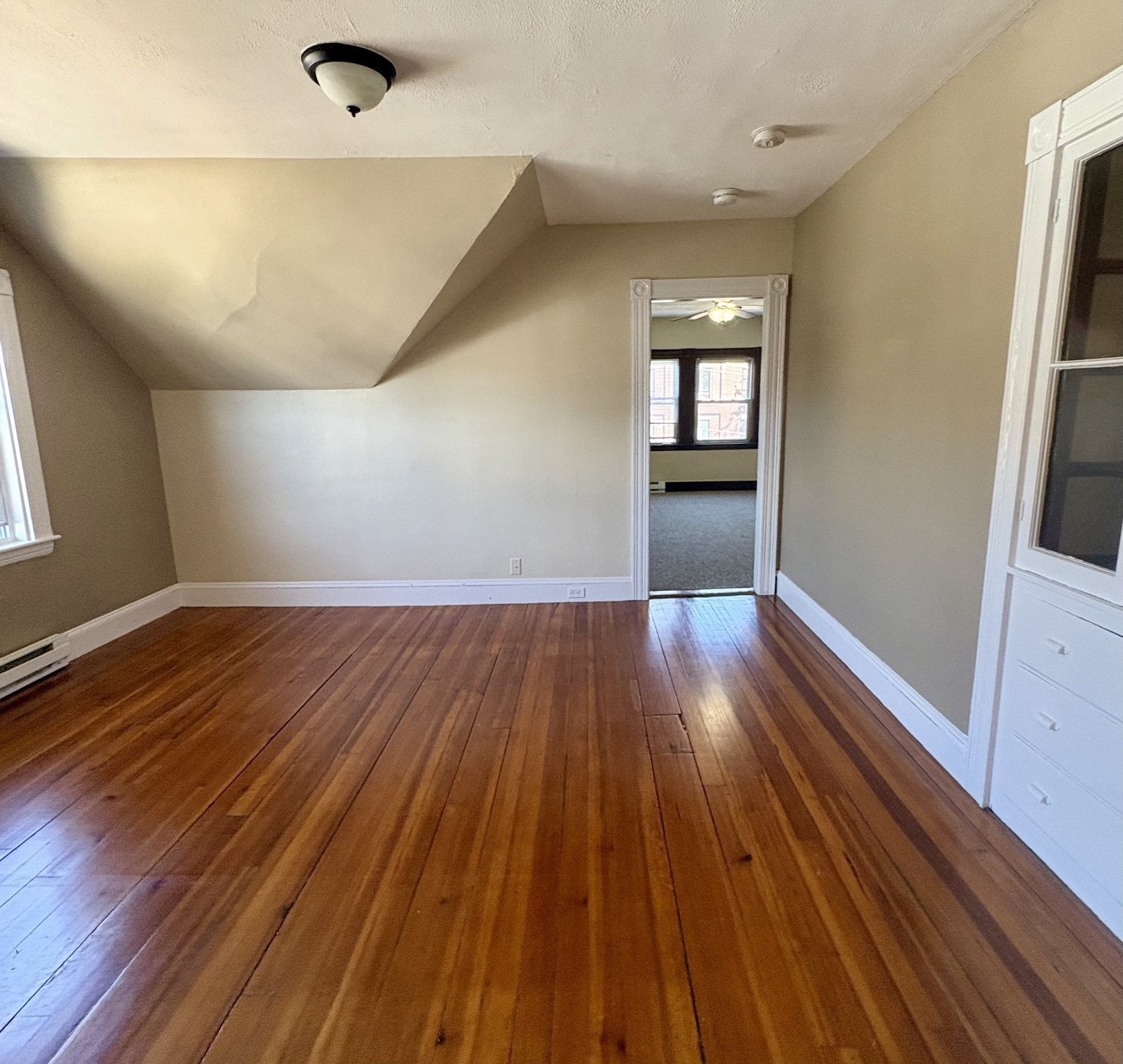 137 Whitwell St # 3 Property Photo 8