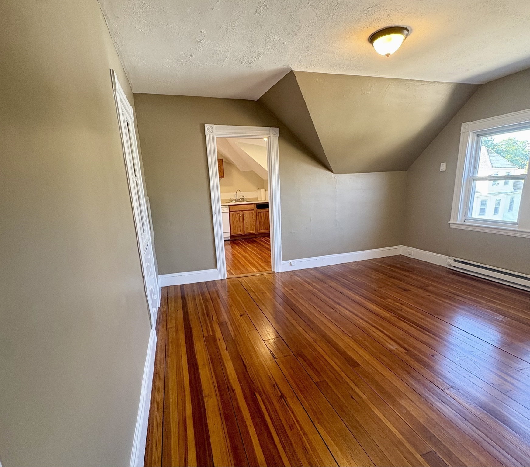 137 Whitwell St # 3 Property Photo 9