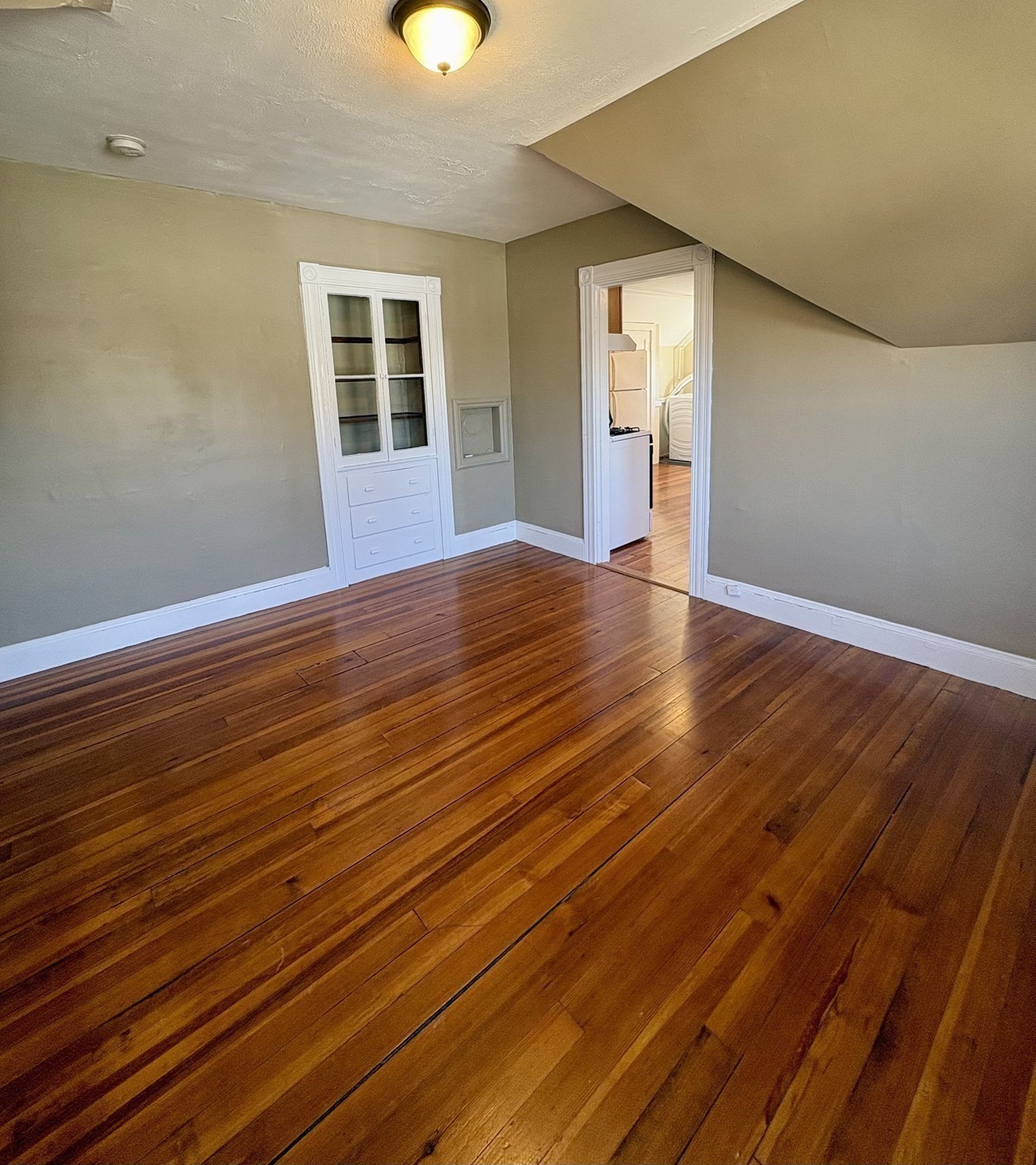137 Whitwell St # 3 Property Photo 10