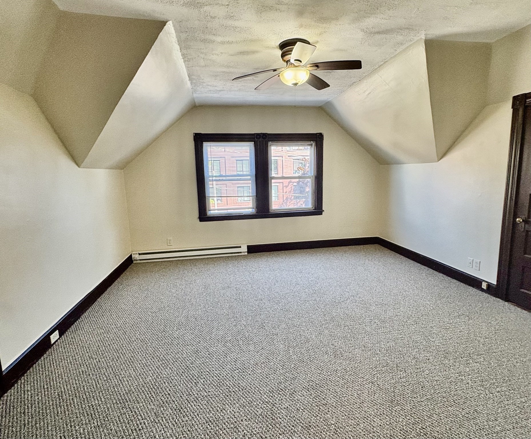 137 Whitwell St # 3 Property Photo 12