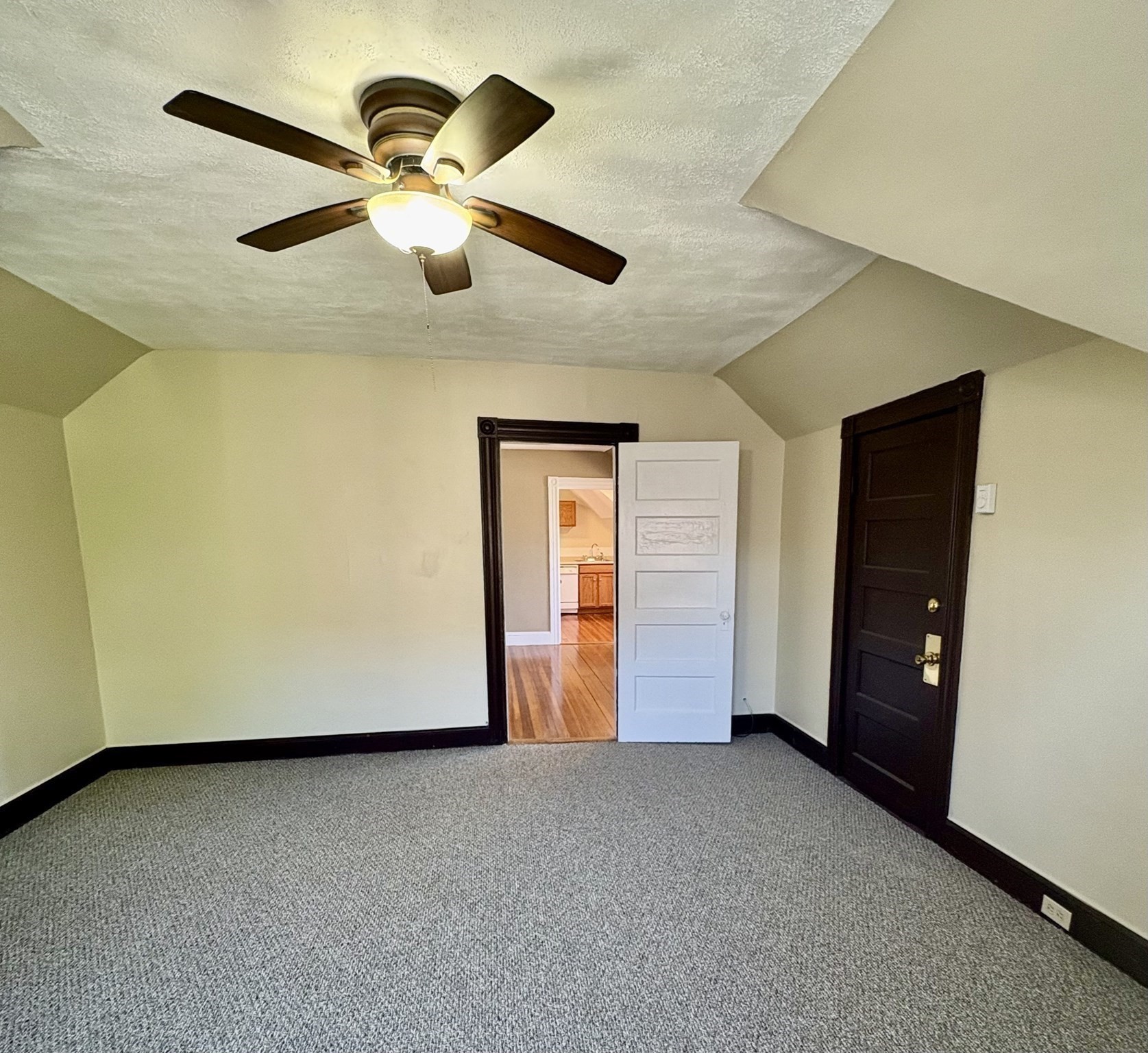 137 Whitwell St # 3 Property Photo 14