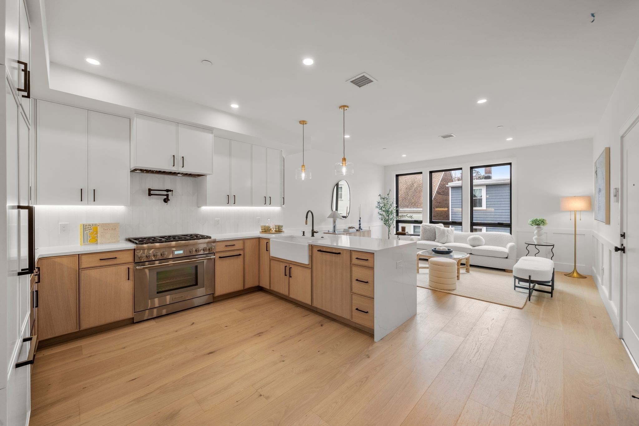 136 West 8th # 3 Property Photo 1
