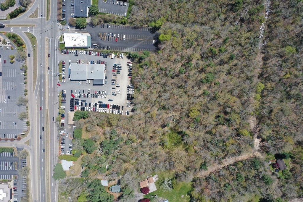 375 State Rd Property Photo 8