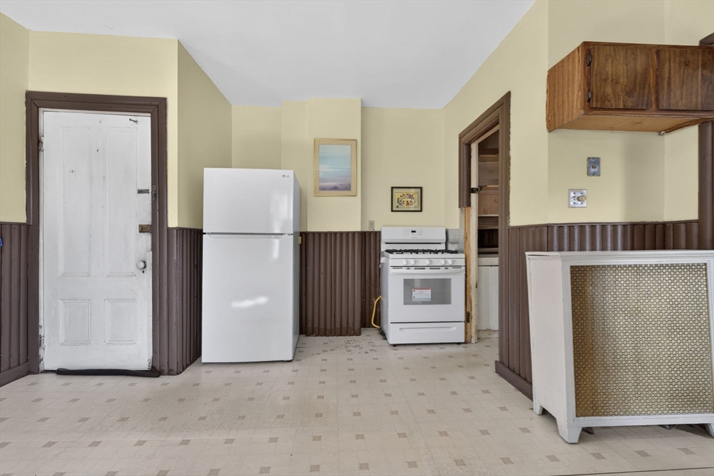 28 Forest St Property Photo 3