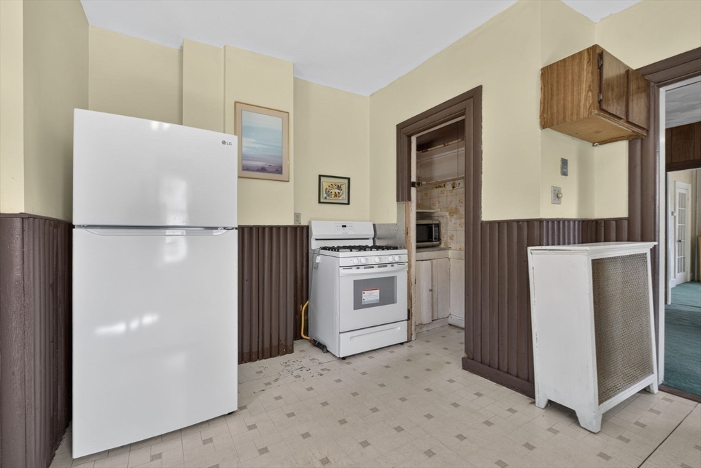 28 Forest St Property Photo 4