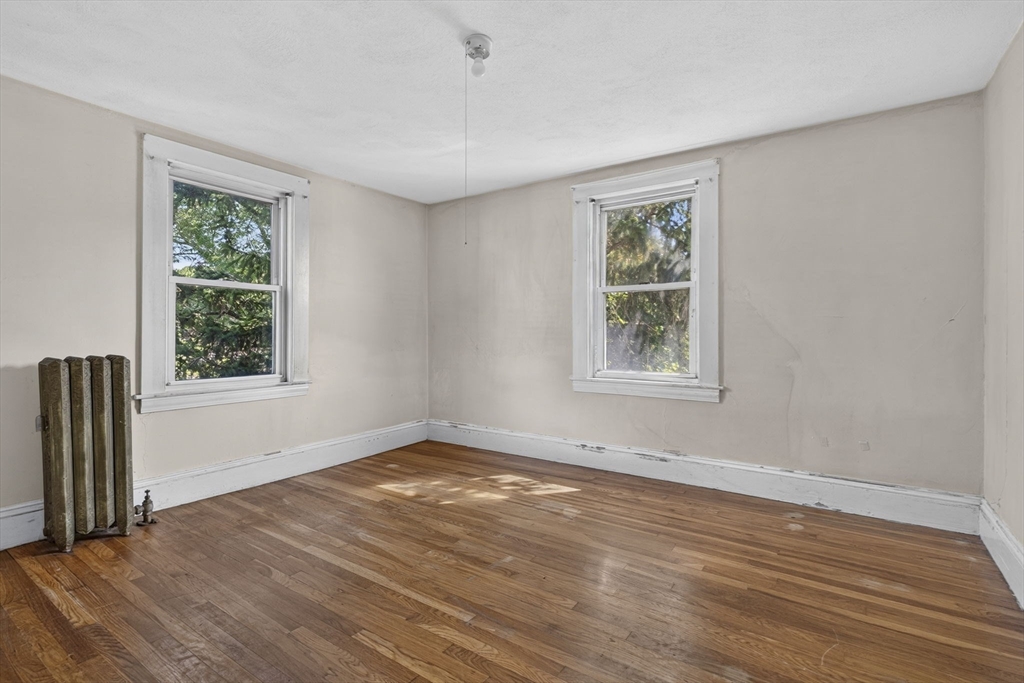28 Forest St Property Photo 11