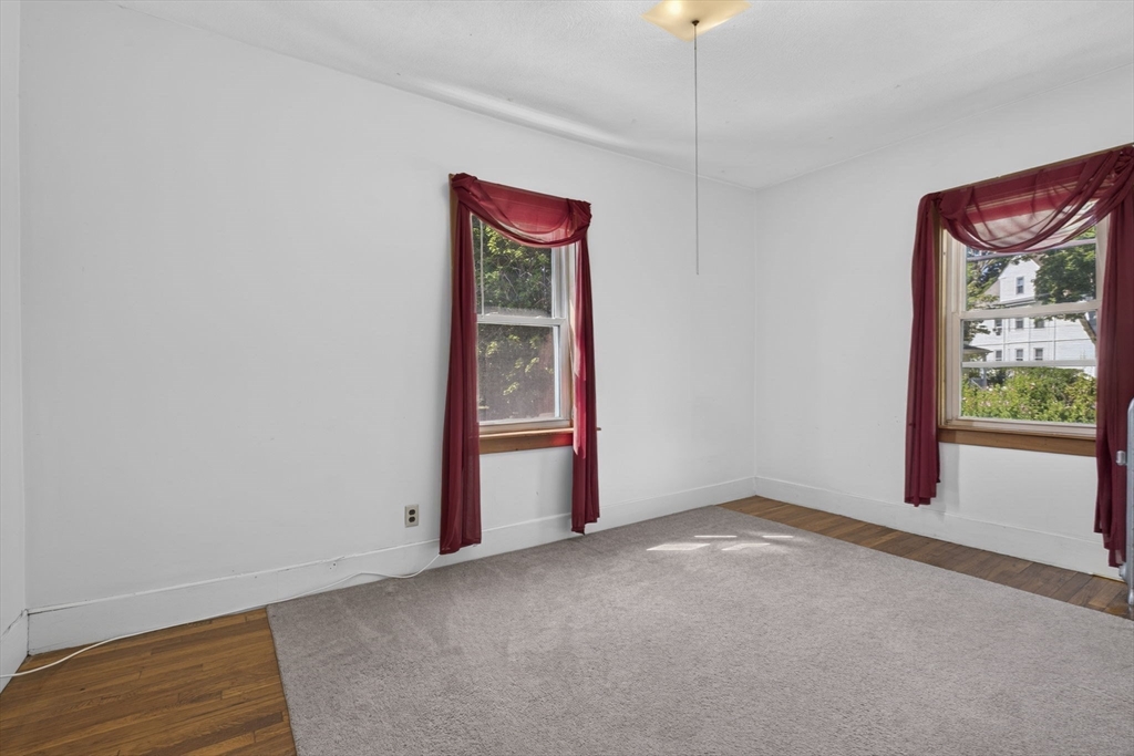 28 Forest St Property Photo 31