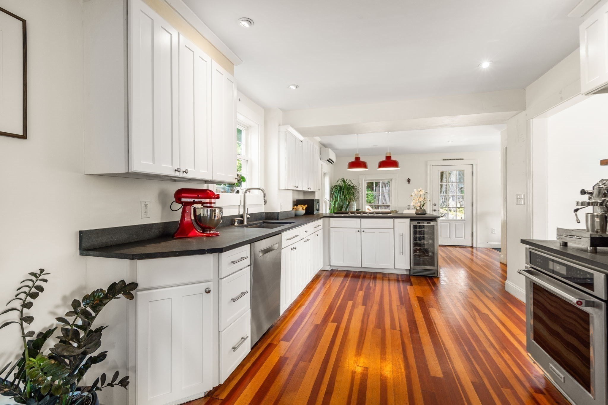 61 Wilmot St Property Photo 3