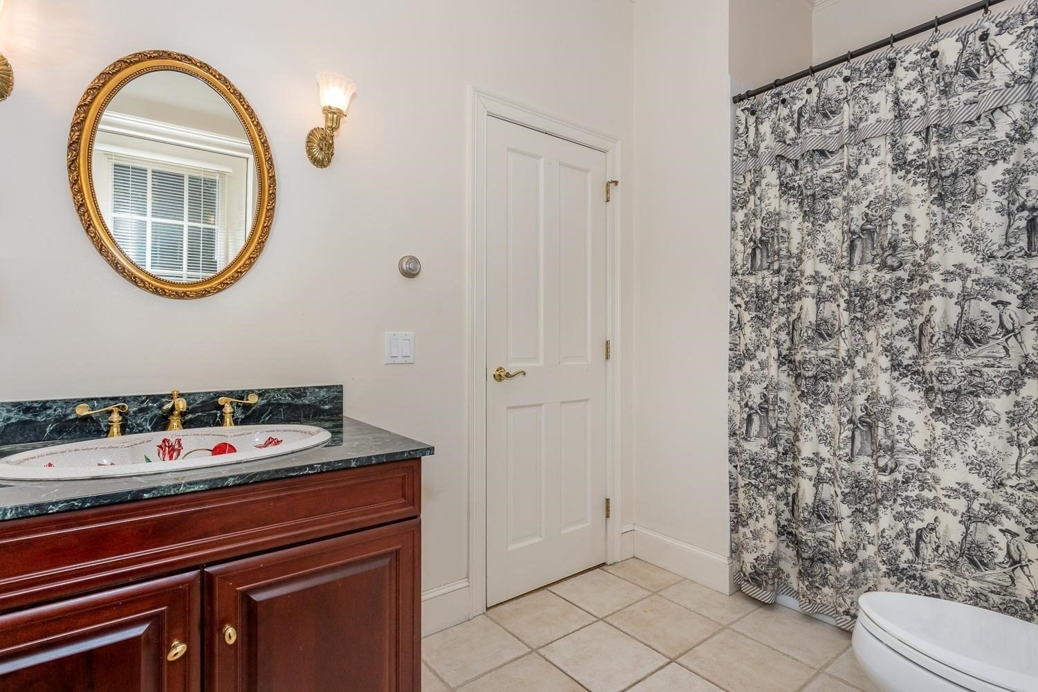 480 York Street Property Photo 20