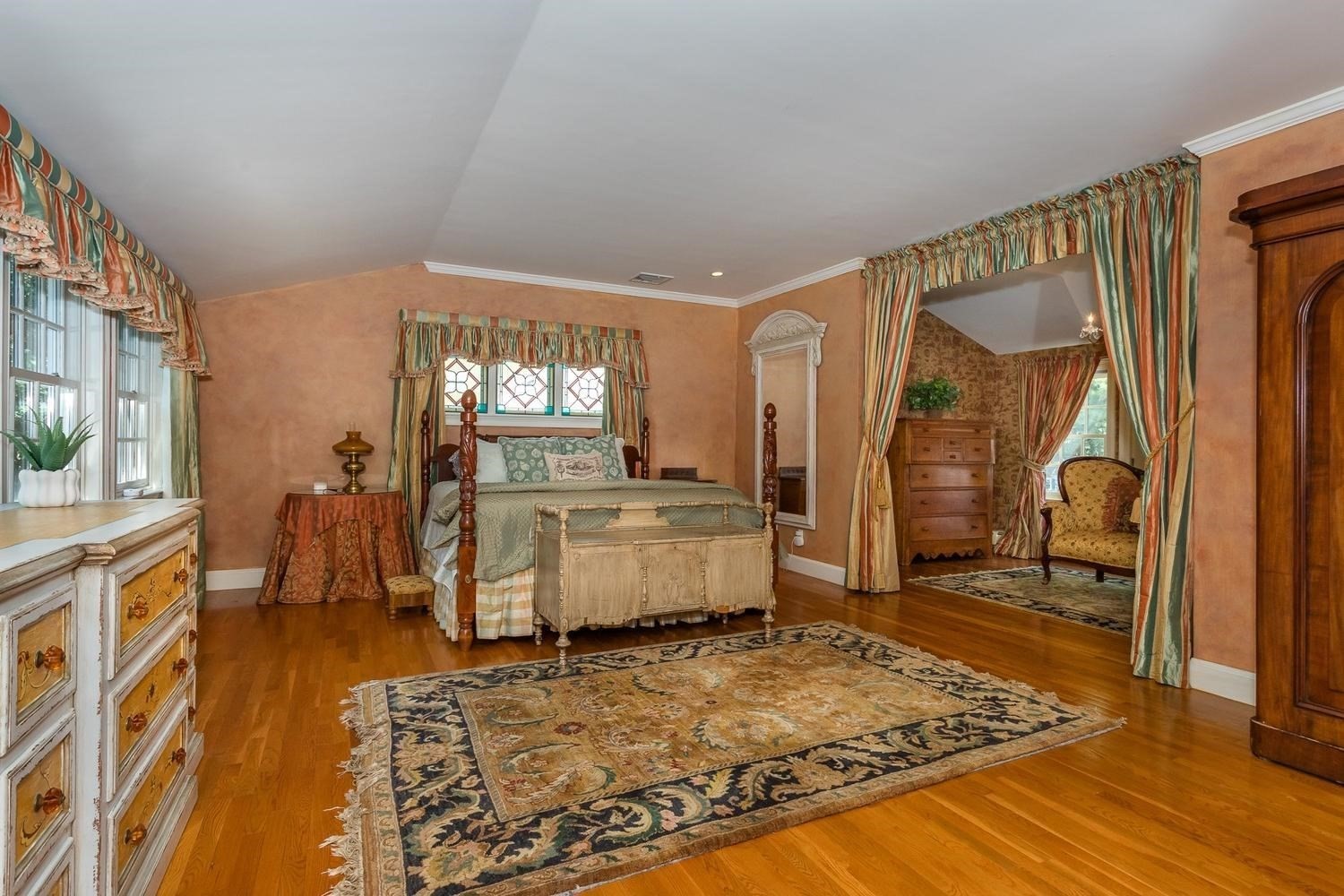 480 York Street Property Photo 26