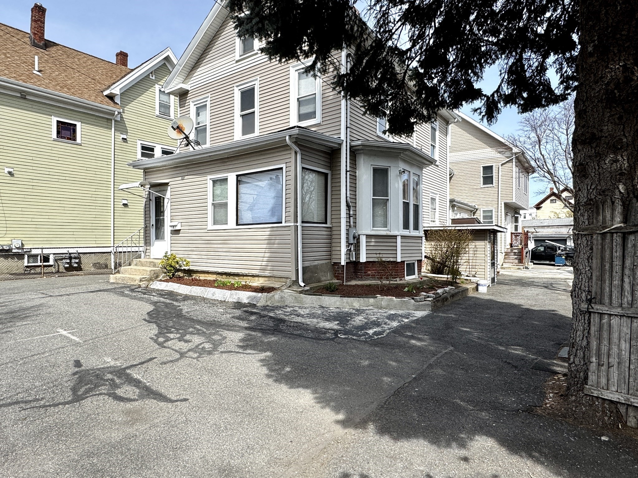 383 Highland Ave Property Photo 3