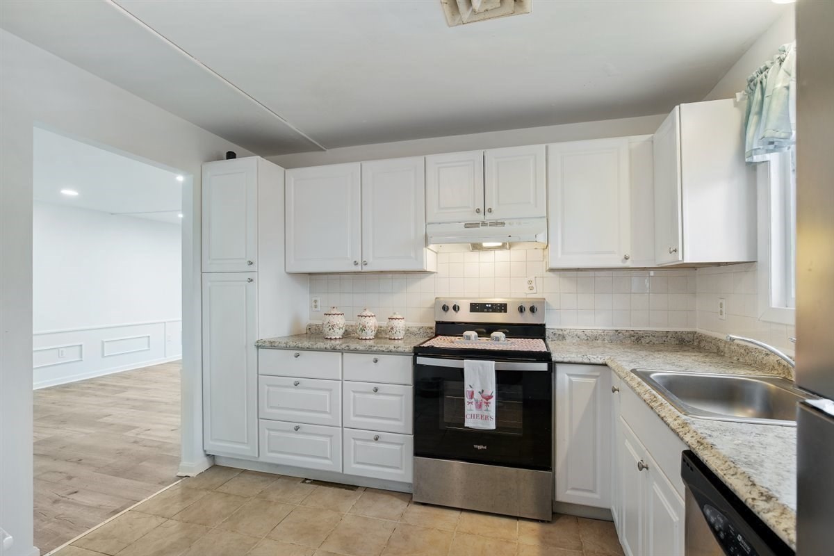 15 Oak Neck Rd # 11 Property Photo 12