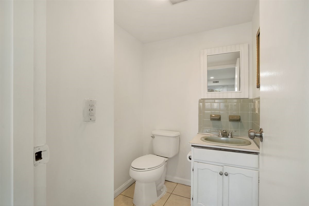 15 Oak Neck Rd # 11 Property Photo 18