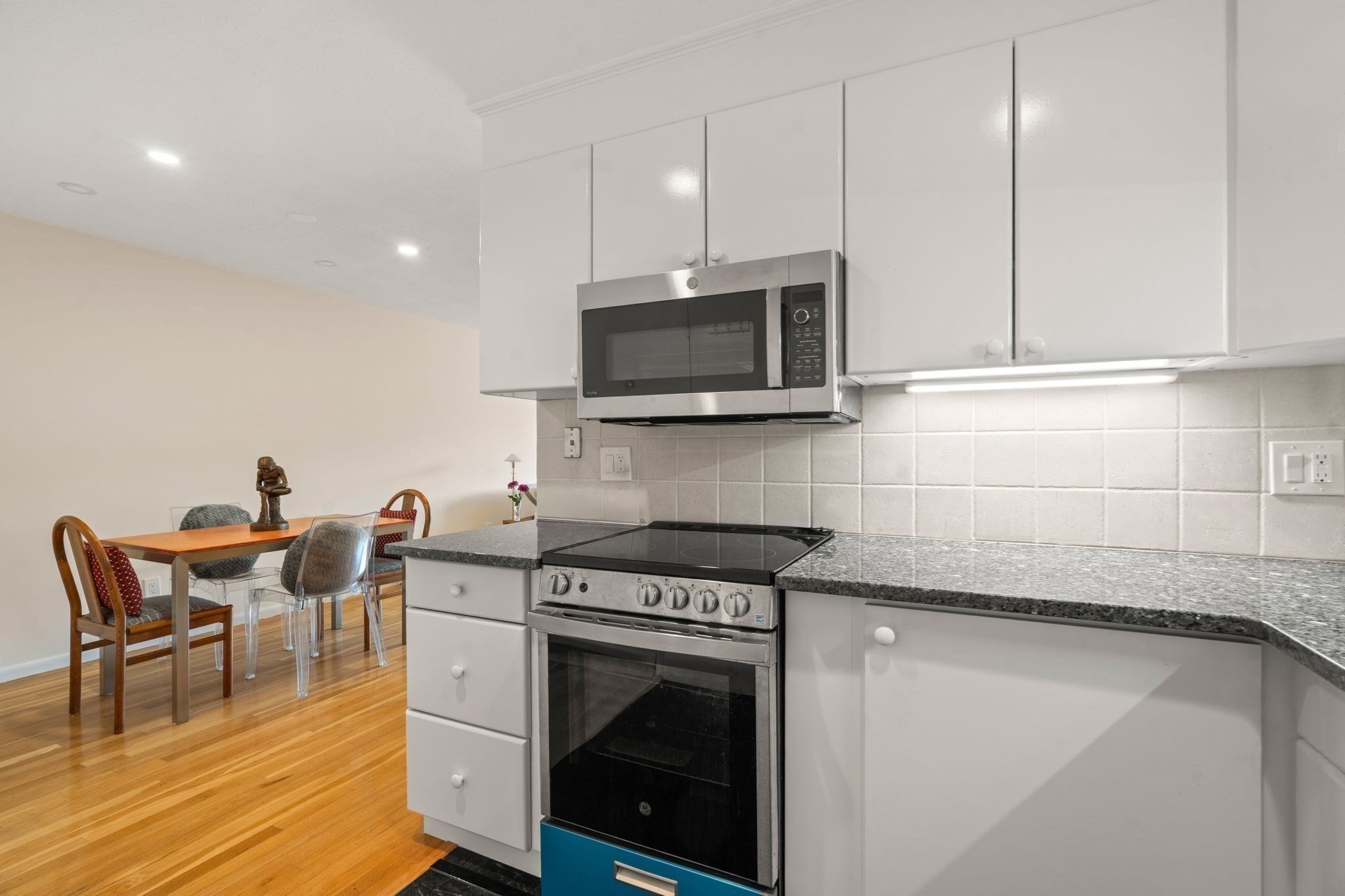 50 Green Street # 401 Property Photo 8
