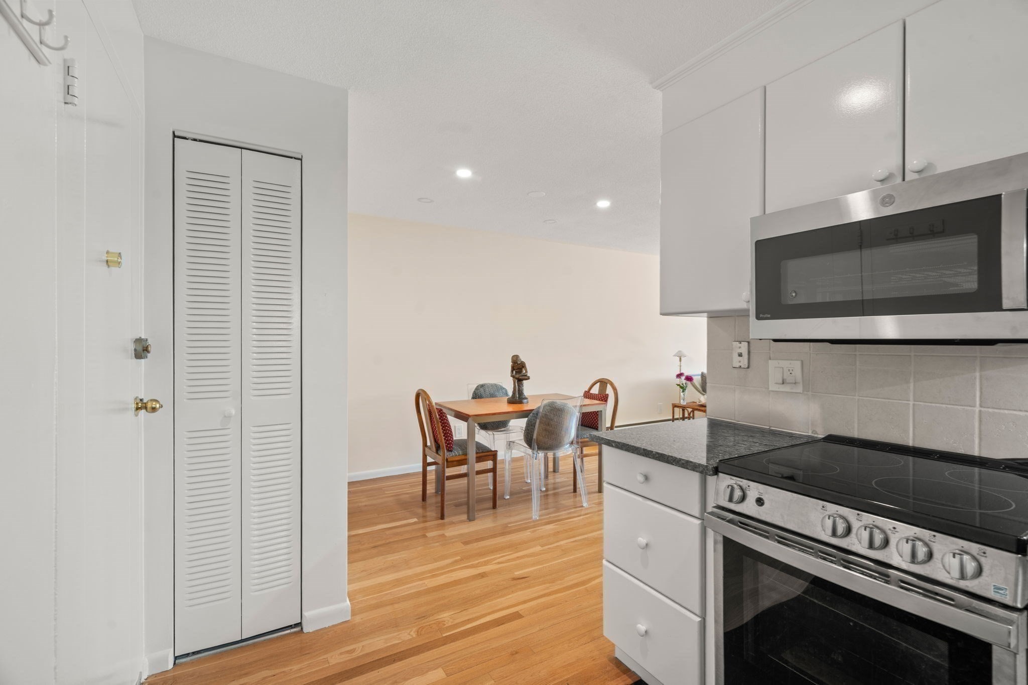 50 Green Street # 401 Property Photo 10
